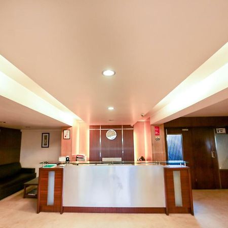 Lucky Hotel Goregaon Mumbai Ngoại thất bức ảnh