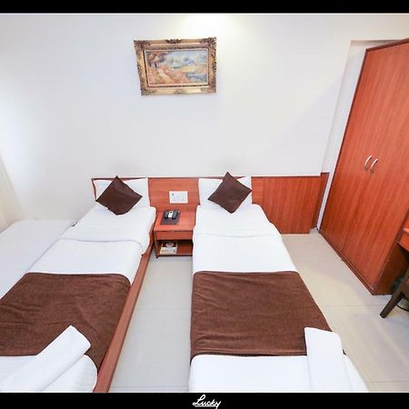 Lucky Hotel Goregaon Mumbai Ngoại thất bức ảnh