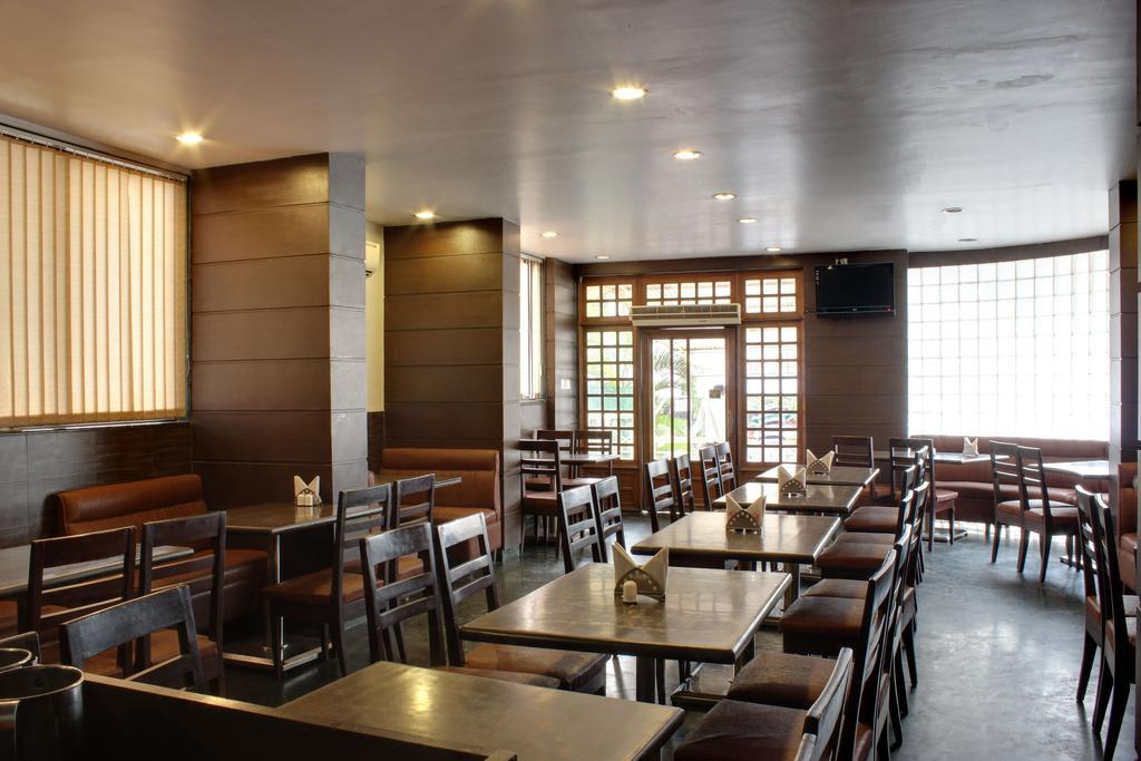 Lucky Hotel Goregaon Mumbai Ngoại thất bức ảnh