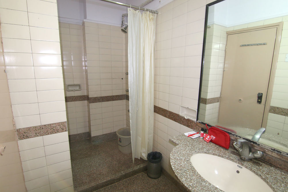Lucky Hotel Goregaon Mumbai Ngoại thất bức ảnh