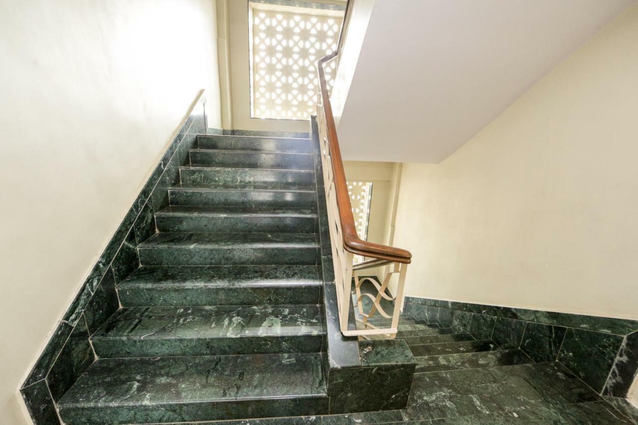 Lucky Hotel Goregaon Mumbai Ngoại thất bức ảnh