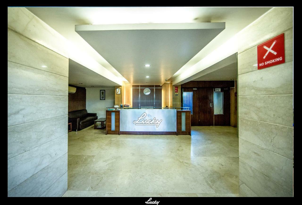 Lucky Hotel Goregaon Mumbai Ngoại thất bức ảnh