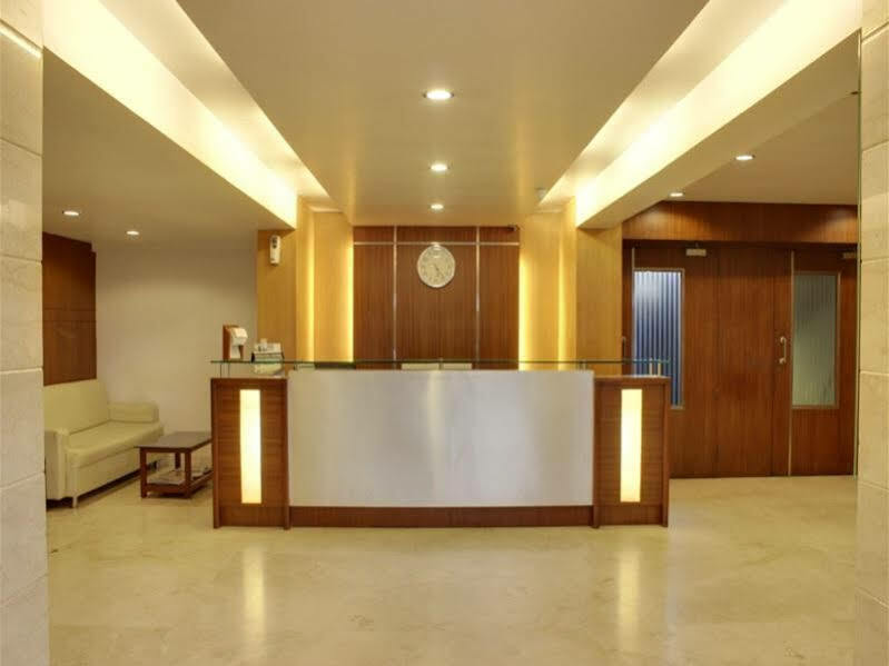Lucky Hotel Goregaon Mumbai Ngoại thất bức ảnh