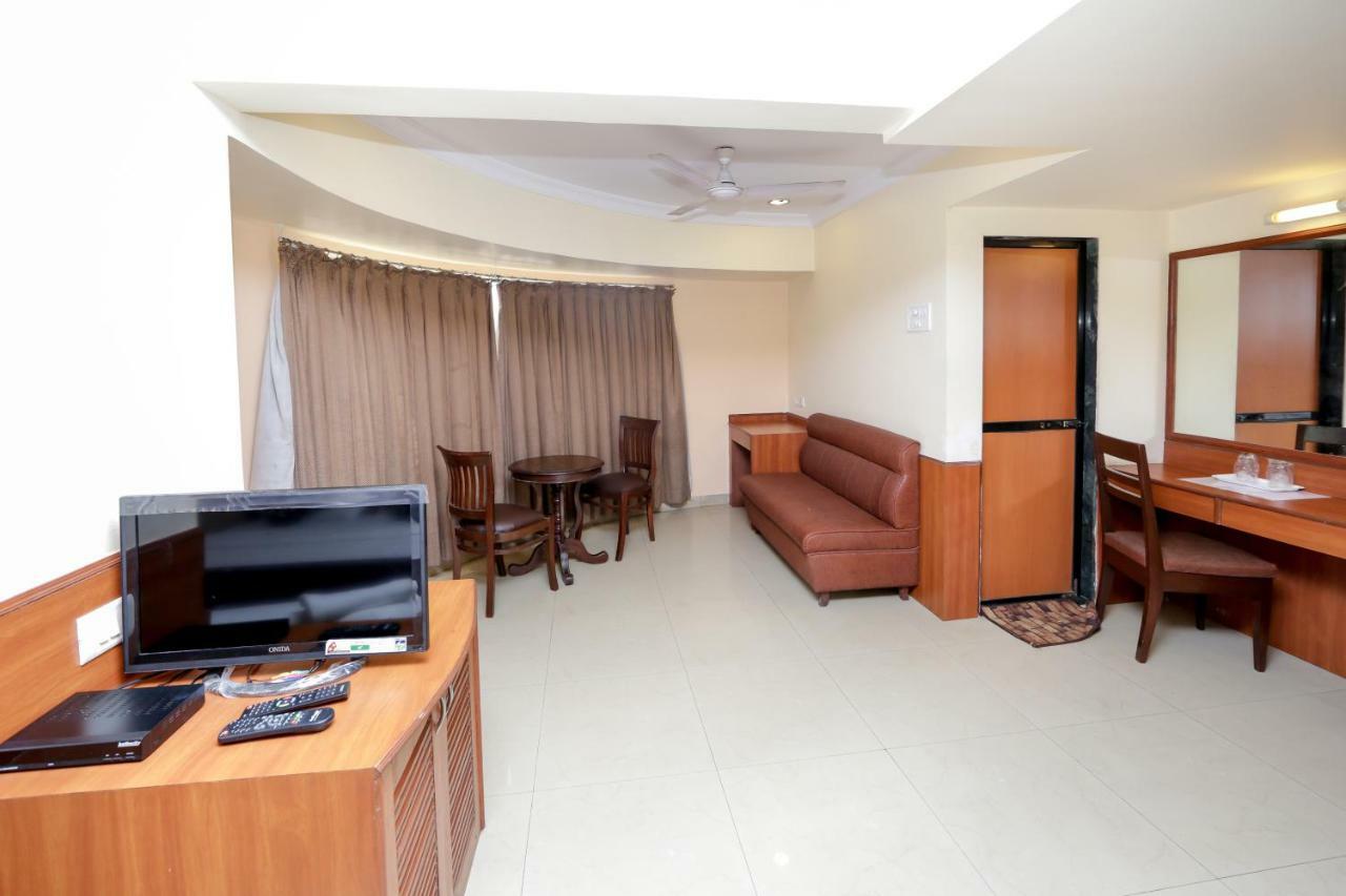 Lucky Hotel Goregaon Mumbai Ngoại thất bức ảnh
