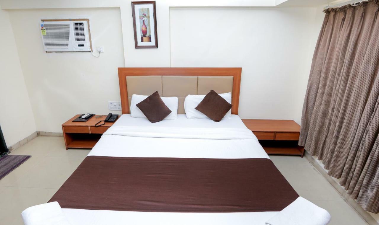 Lucky Hotel Goregaon Mumbai Ngoại thất bức ảnh