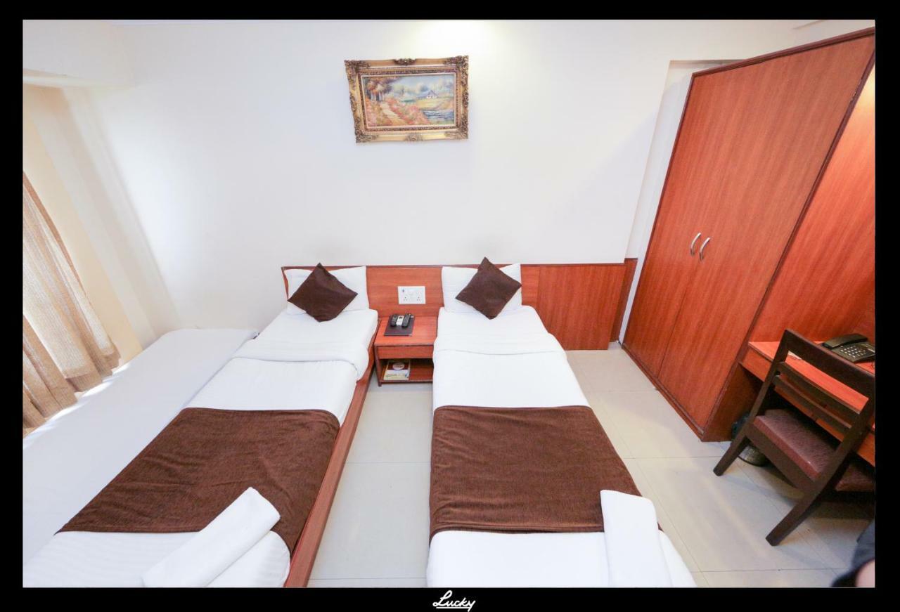 Lucky Hotel Goregaon Mumbai Ngoại thất bức ảnh