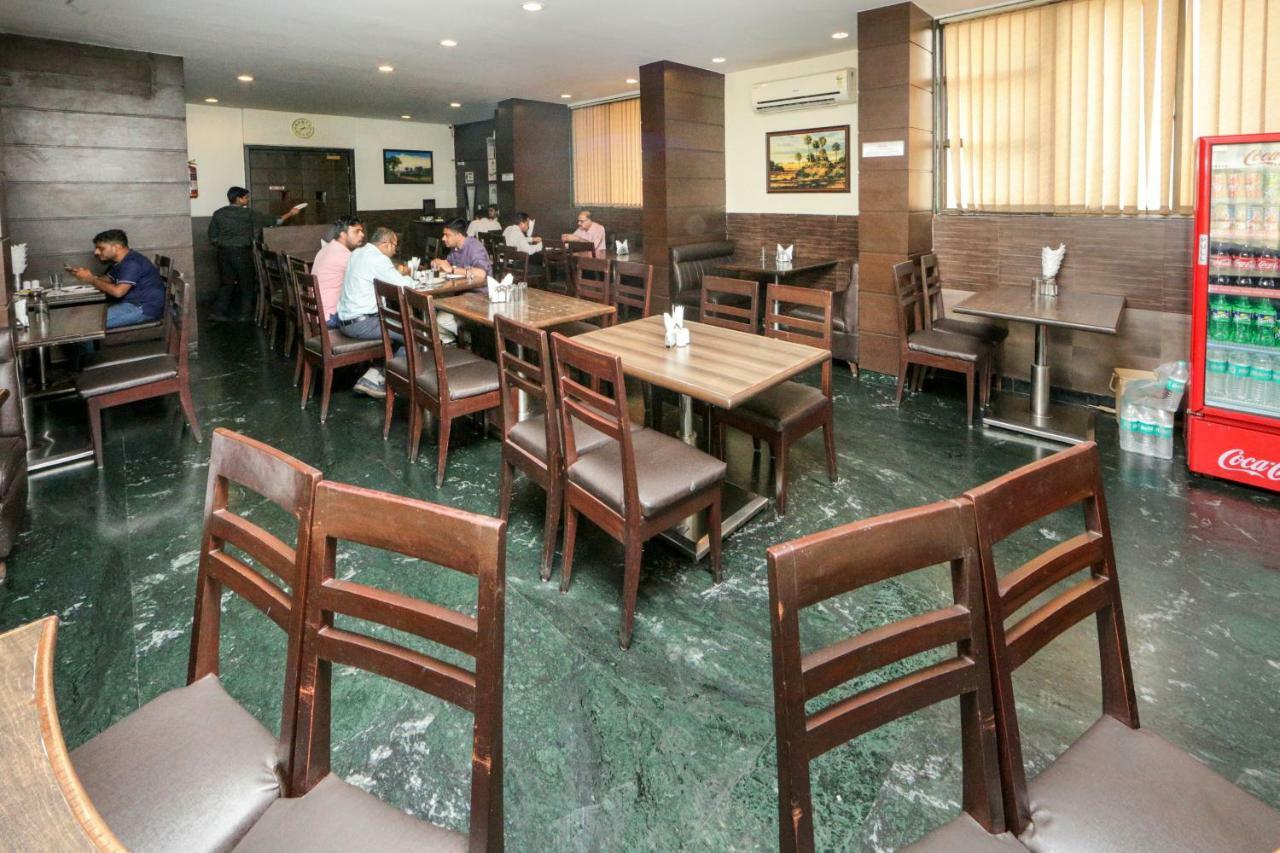Lucky Hotel Goregaon Mumbai Ngoại thất bức ảnh