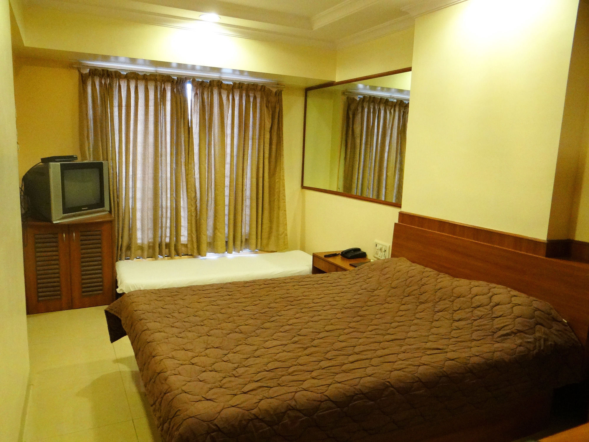 Lucky Hotel Goregaon Mumbai Ngoại thất bức ảnh