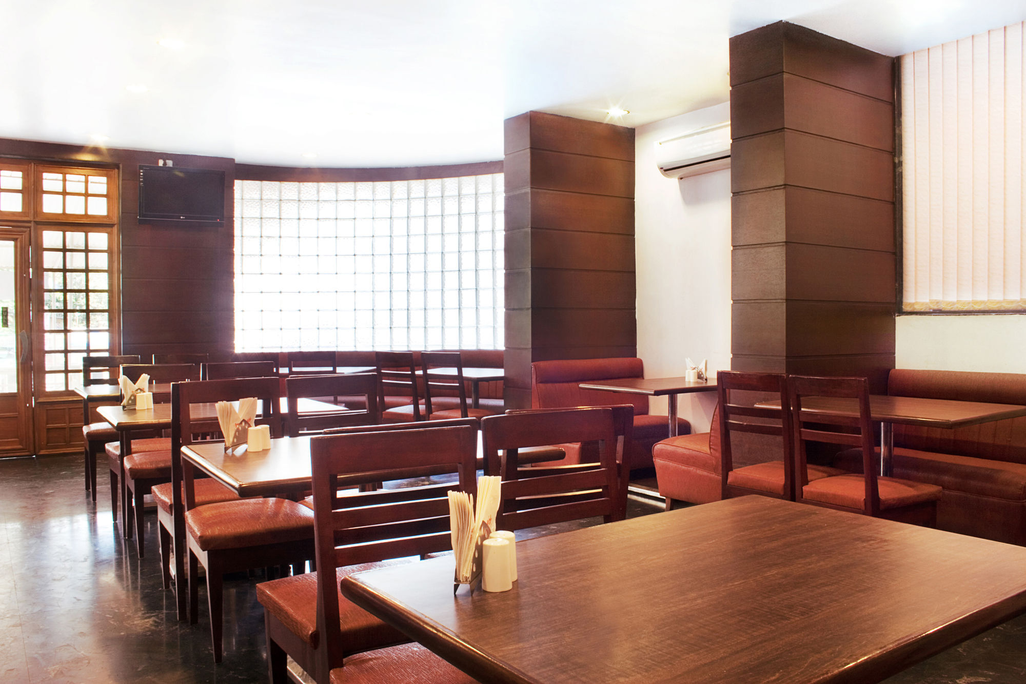 Lucky Hotel Goregaon Mumbai Ngoại thất bức ảnh