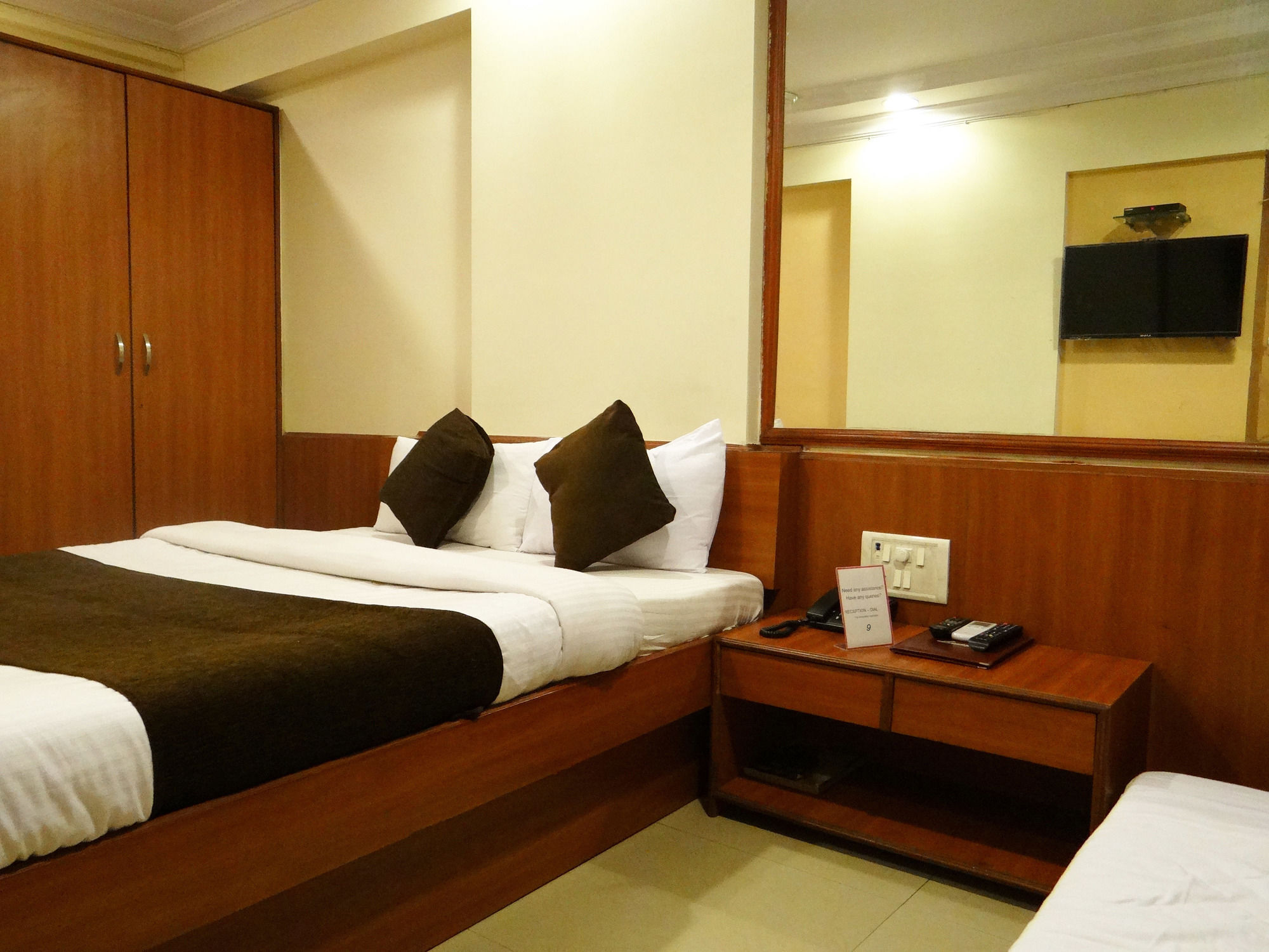 Lucky Hotel Goregaon Mumbai Ngoại thất bức ảnh