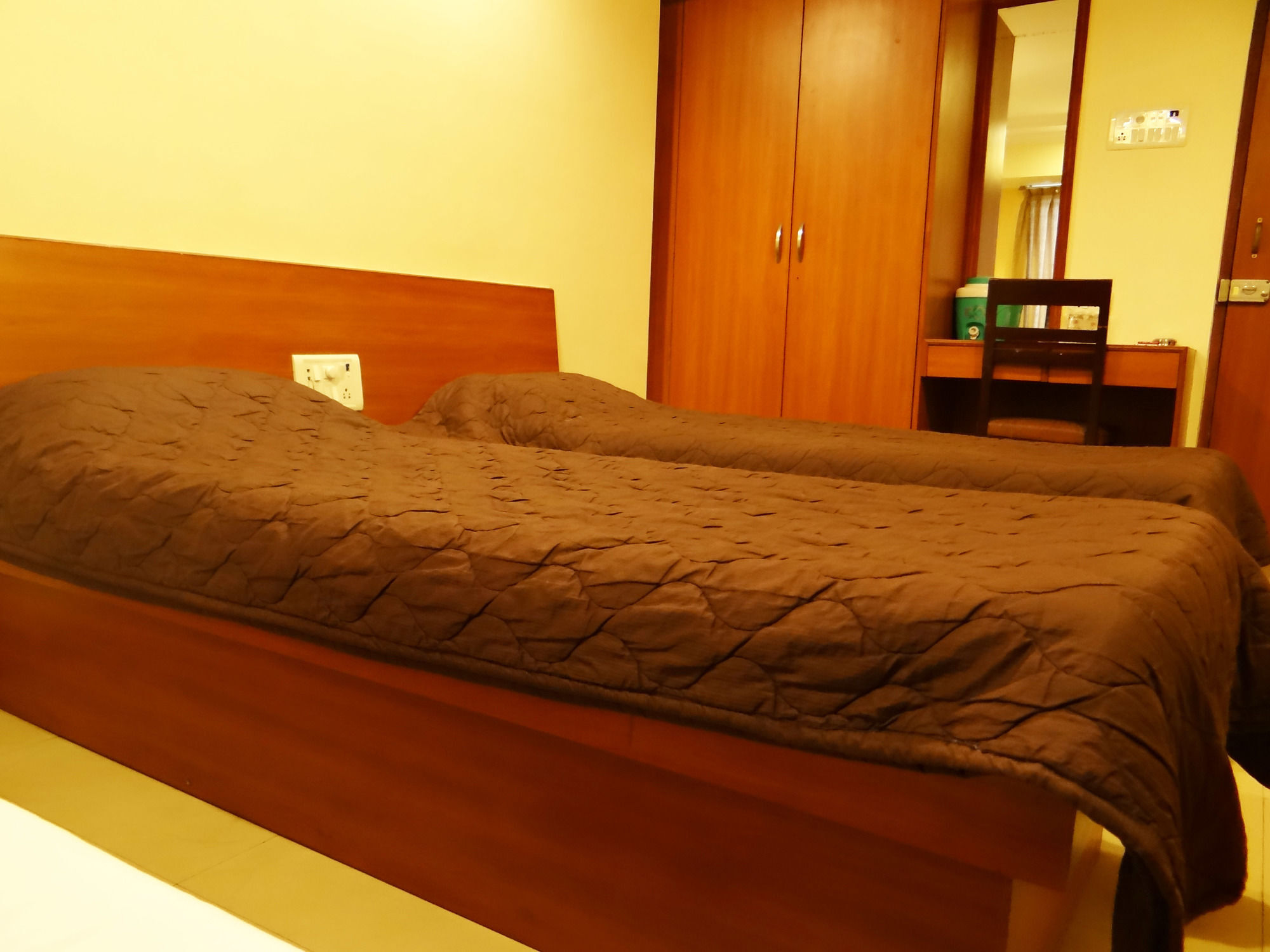 Lucky Hotel Goregaon Mumbai Ngoại thất bức ảnh