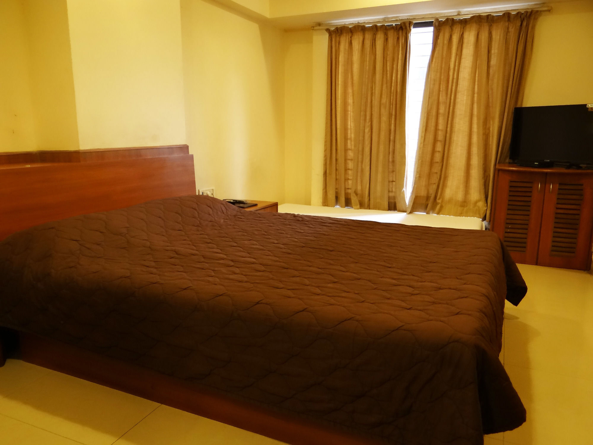 Lucky Hotel Goregaon Mumbai Ngoại thất bức ảnh