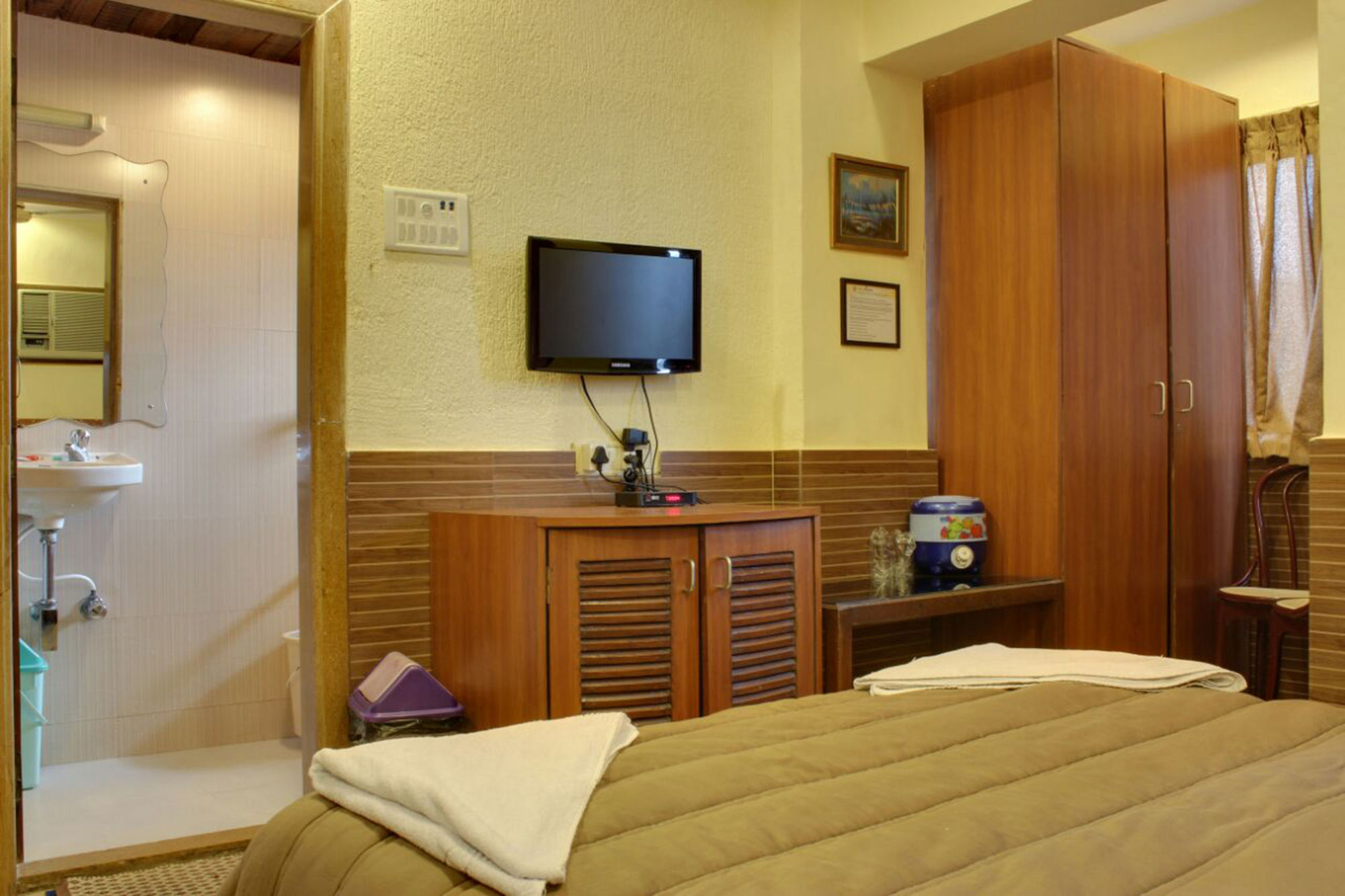 Lucky Hotel Goregaon Mumbai Ngoại thất bức ảnh